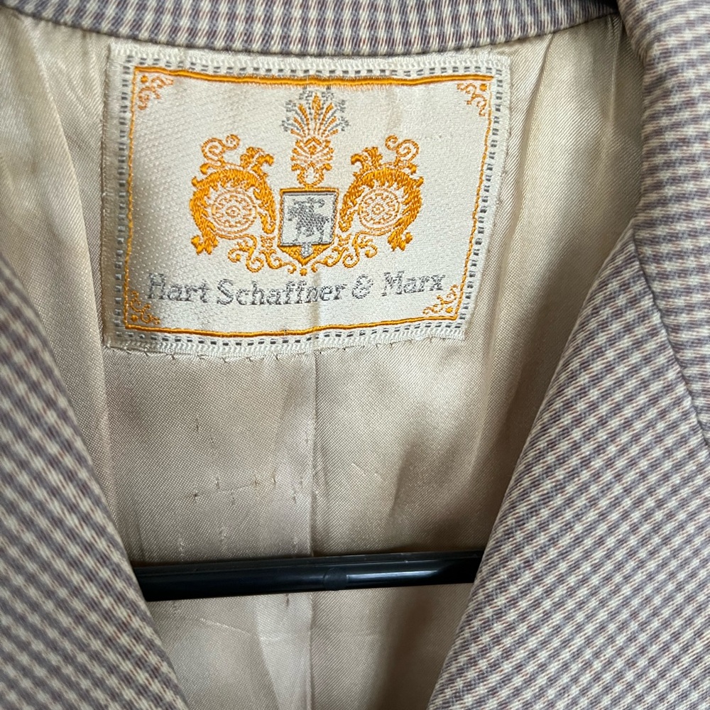 Hart Schaffner Marx Cream Blazer with Notched Lapels - Picture 2 of 6